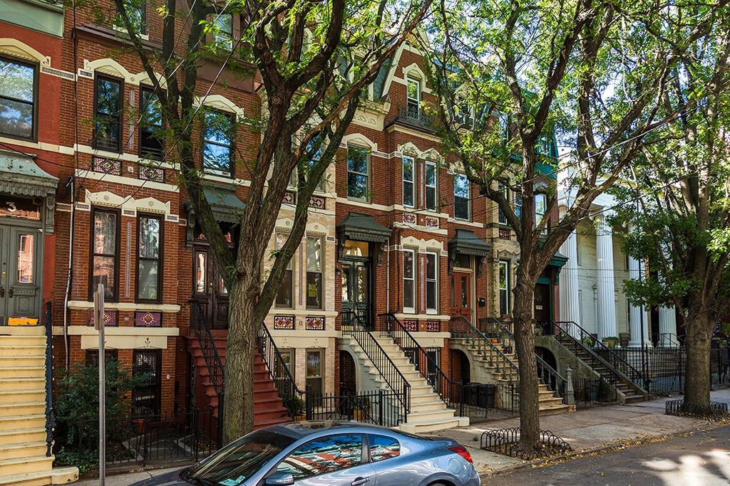 5 HAMPTON CT TERRACE