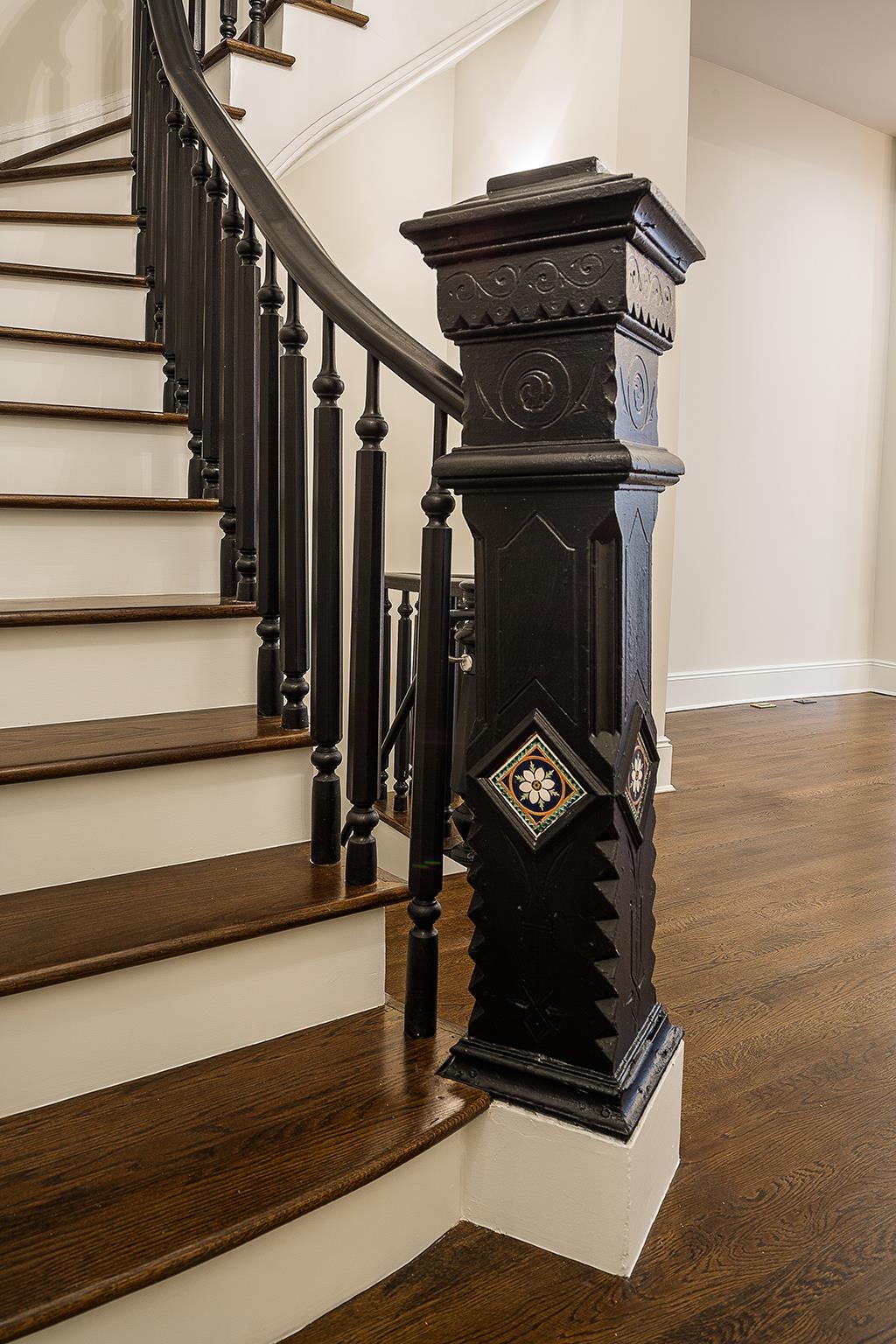 5 HAMPTON CT TERRACE