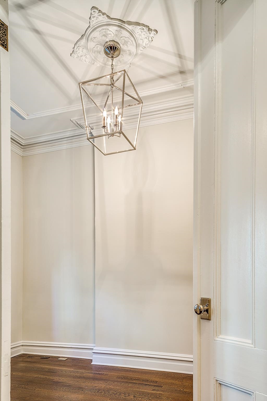 5 HAMPTON CT TERRACE