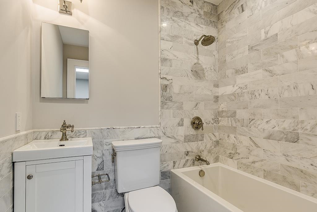 5 HAMPTON CT TERRACE