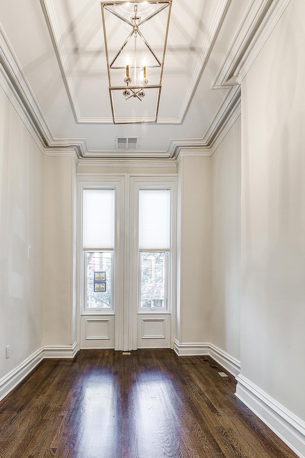 5 HAMPTON CT TERRACE