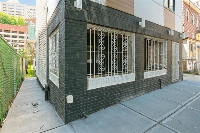 195 BAY ST Unit: 1