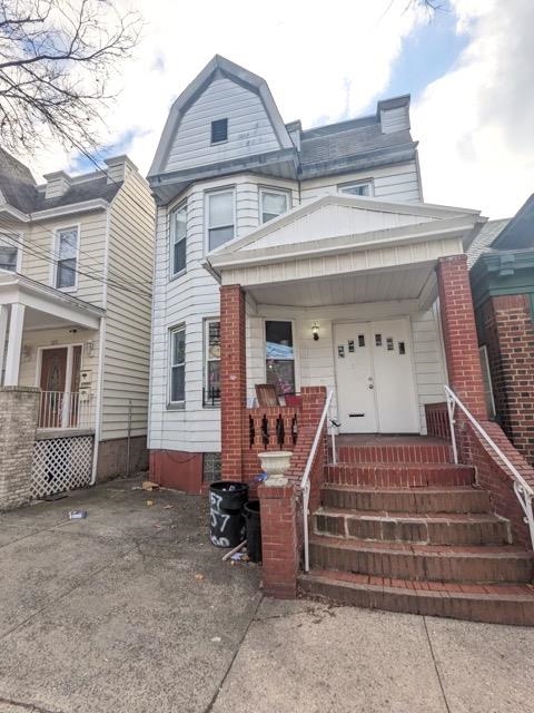 157 GLENWOOD AVE Unit: 2