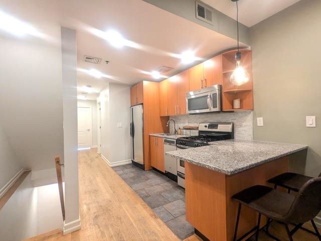 128 BRIGHT ST Unit: 1A