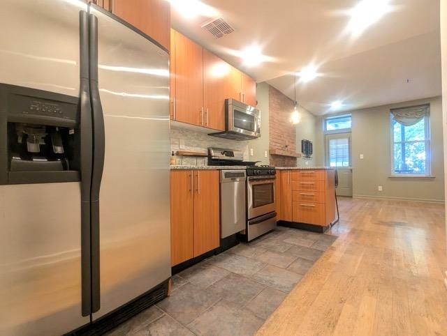 128 BRIGHT ST Unit: 1A