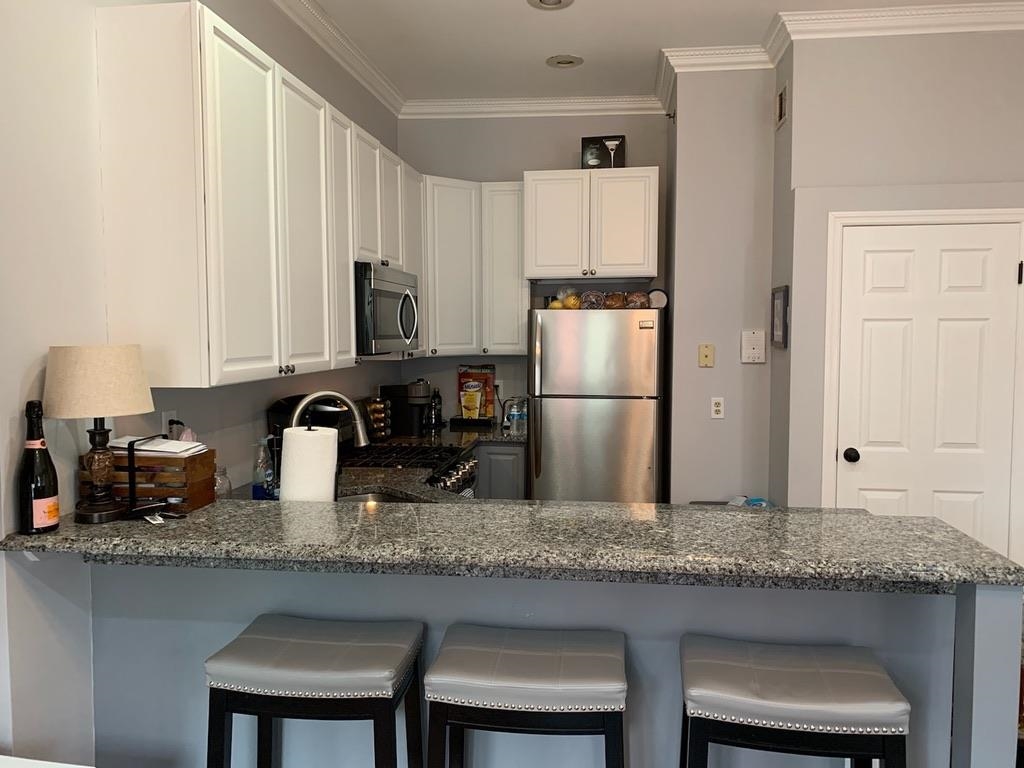 602 WILLOW AVE Unit: apt 2