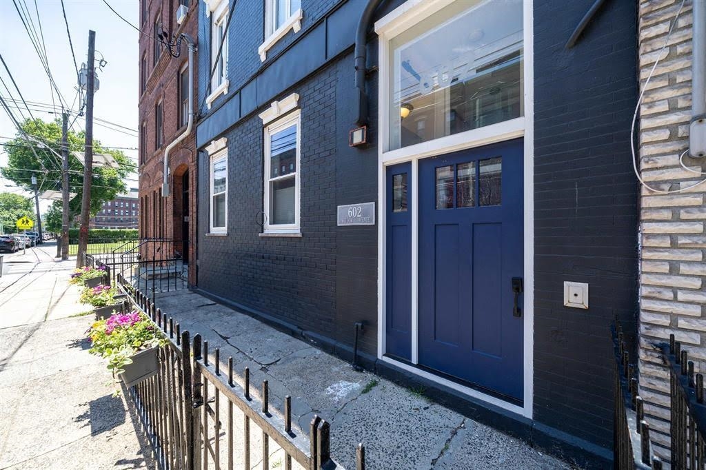 602 WILLOW AVE Unit: apt 2