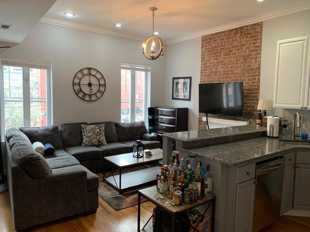 602 WILLOW AVE Unit: apt 2