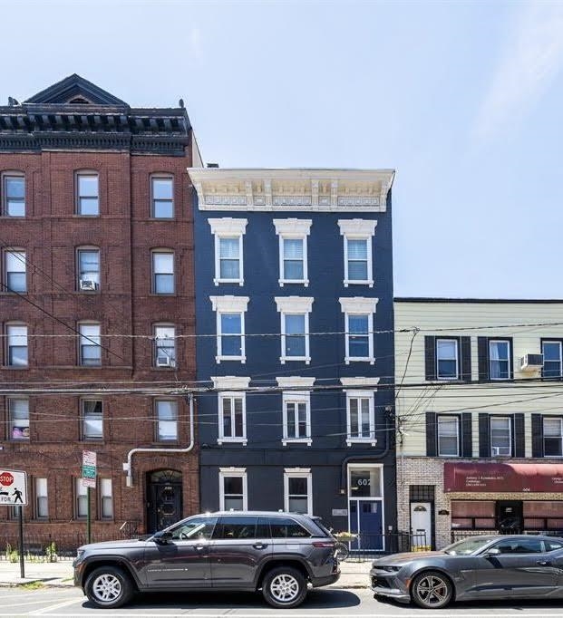 602 WILLOW AVE Unit: apt 2