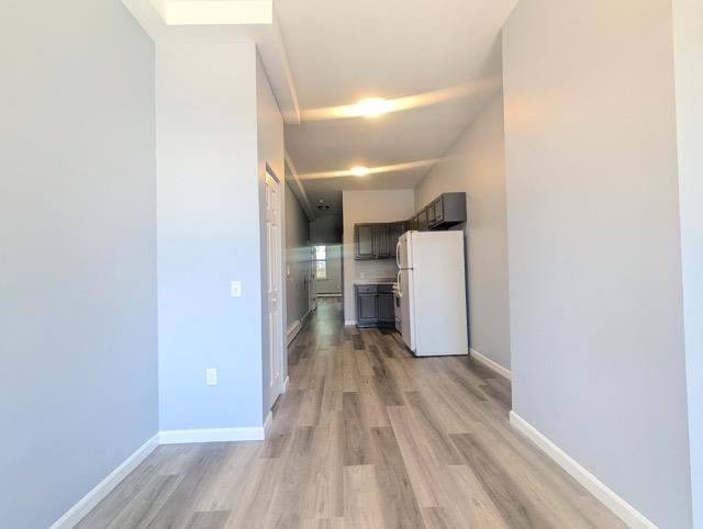 205 WEBSTER AVE Unit: 1R