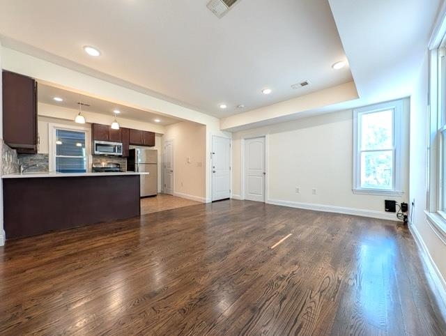 377 OGDEN AVE Unit: 3