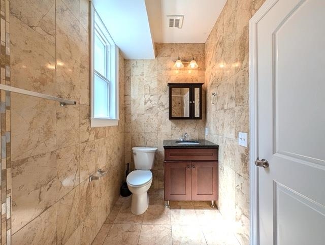 377 OGDEN AVE Unit: 3