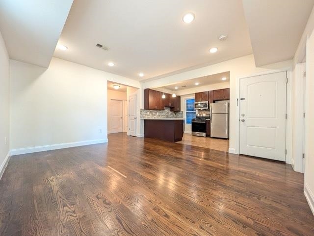 377 OGDEN AVE Unit: 3