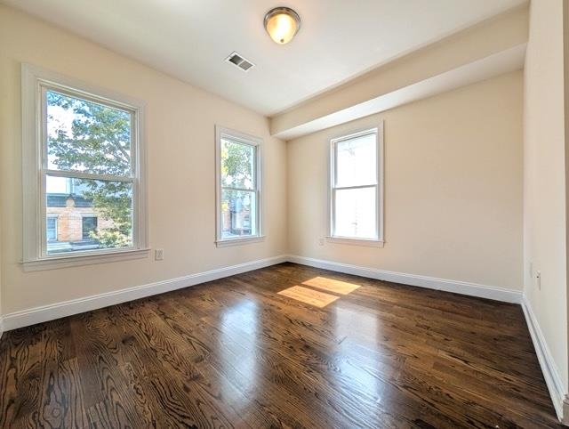 377 OGDEN AVE Unit: 3