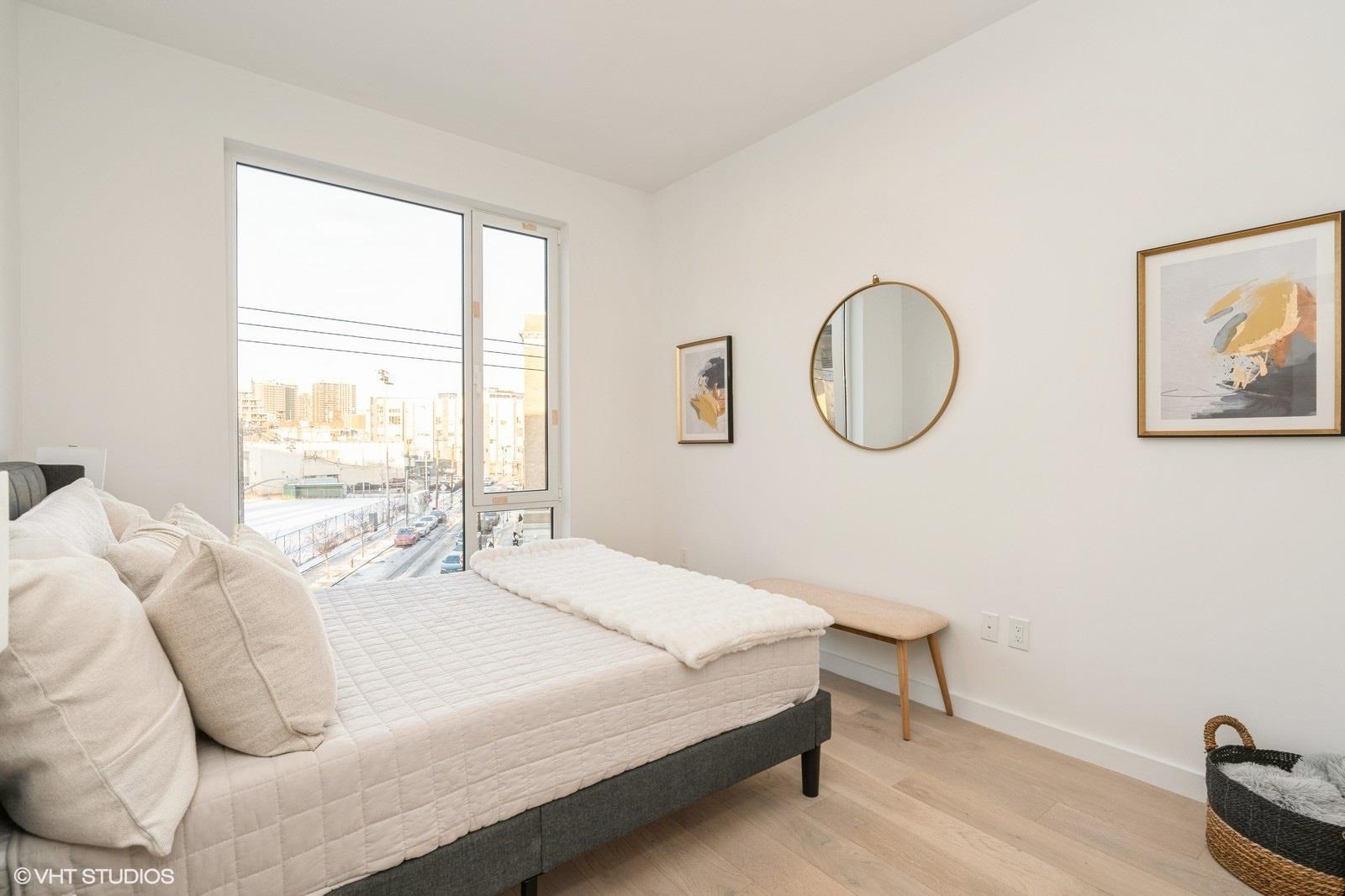 425 3RD ST Unit: 307