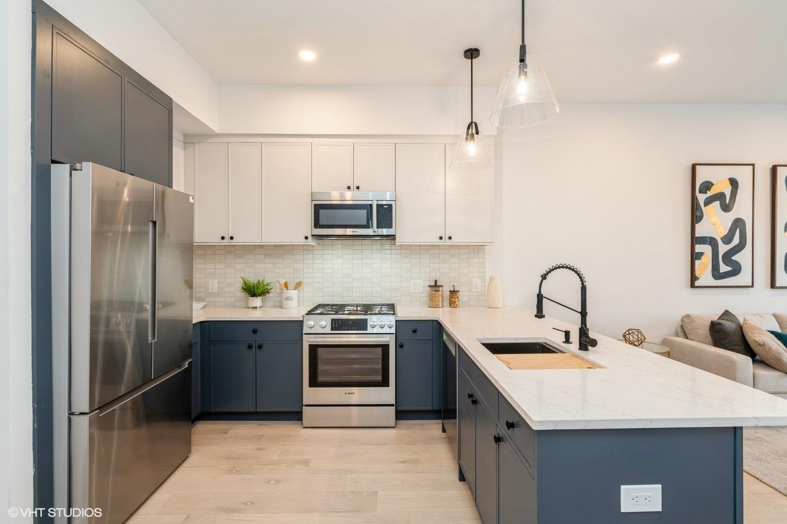 425 3RD ST Unit: 307