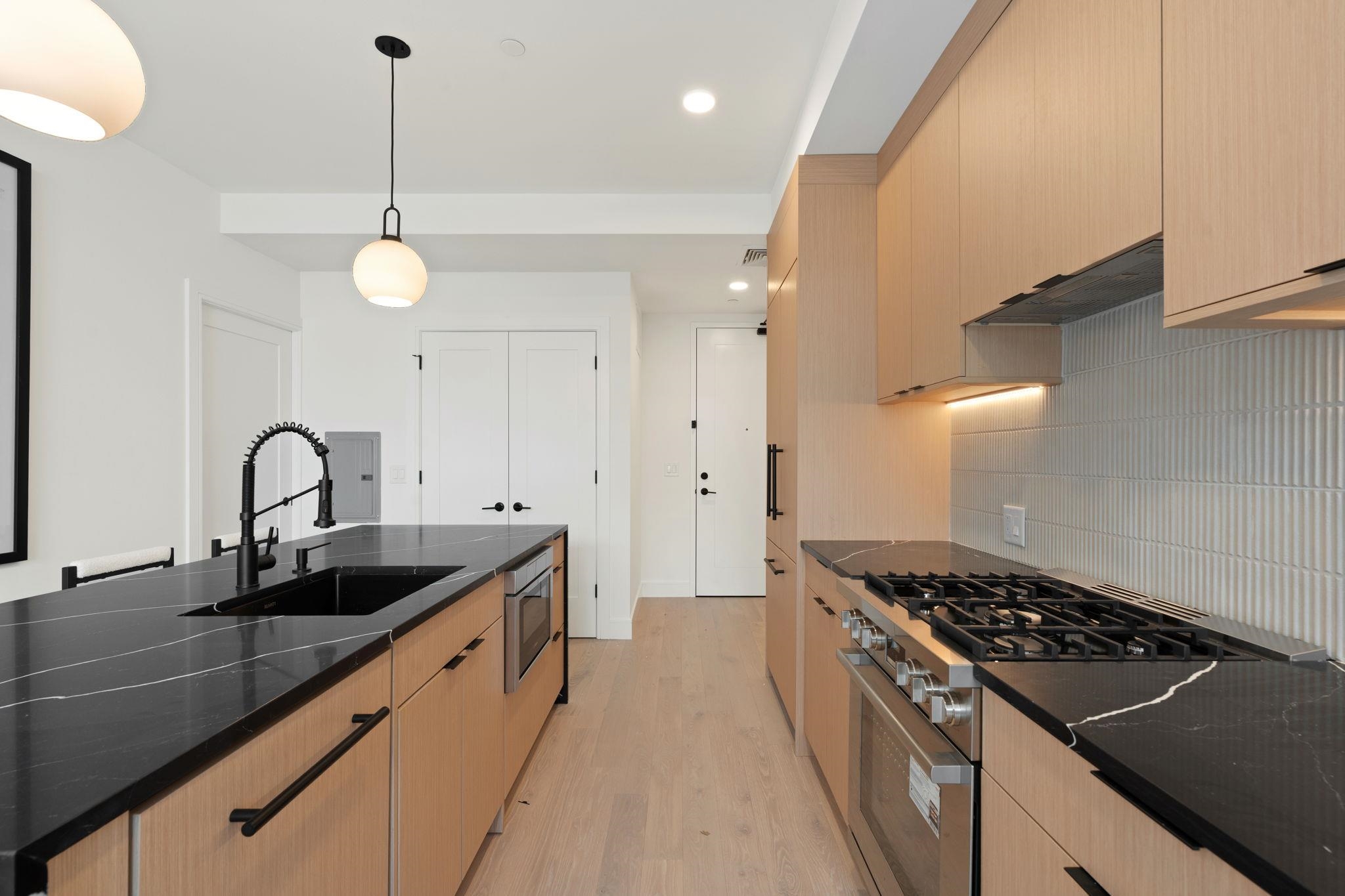 139 CHRISTOPHER COLUMBUS DR Unit: 205