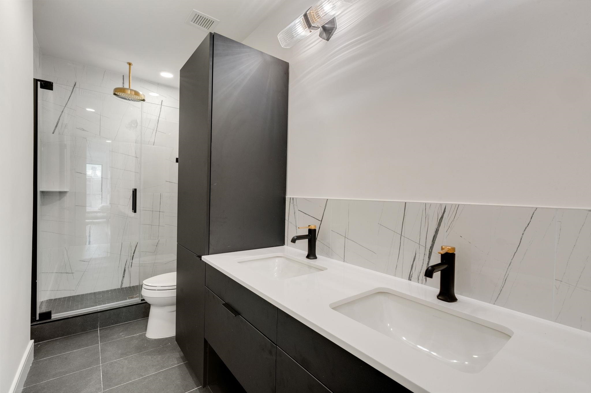 139 CHRISTOPHER COLUMBUS DR Unit: 601