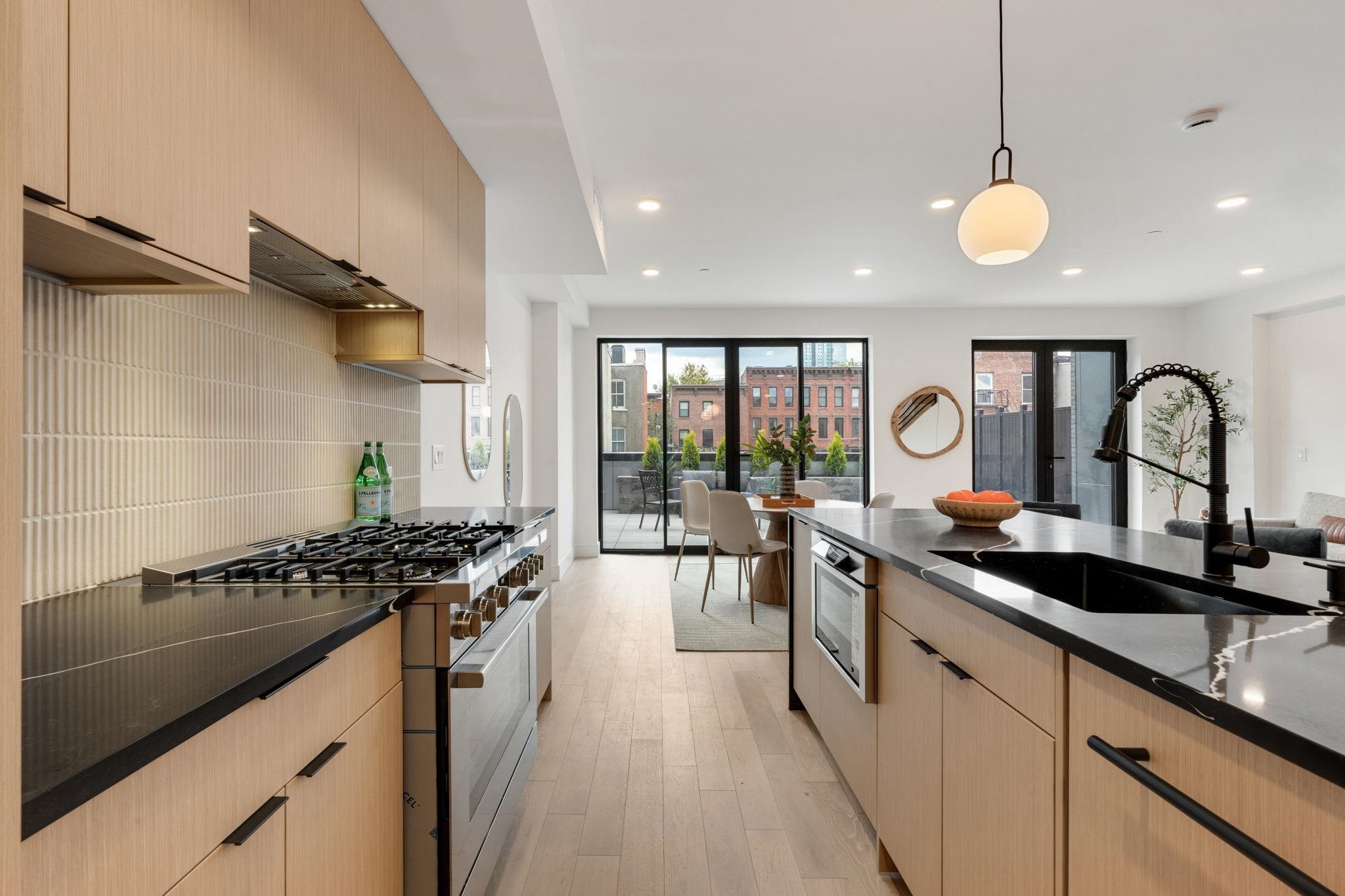 139 CHRISTOPHER COLUMBUS DR Unit: 601