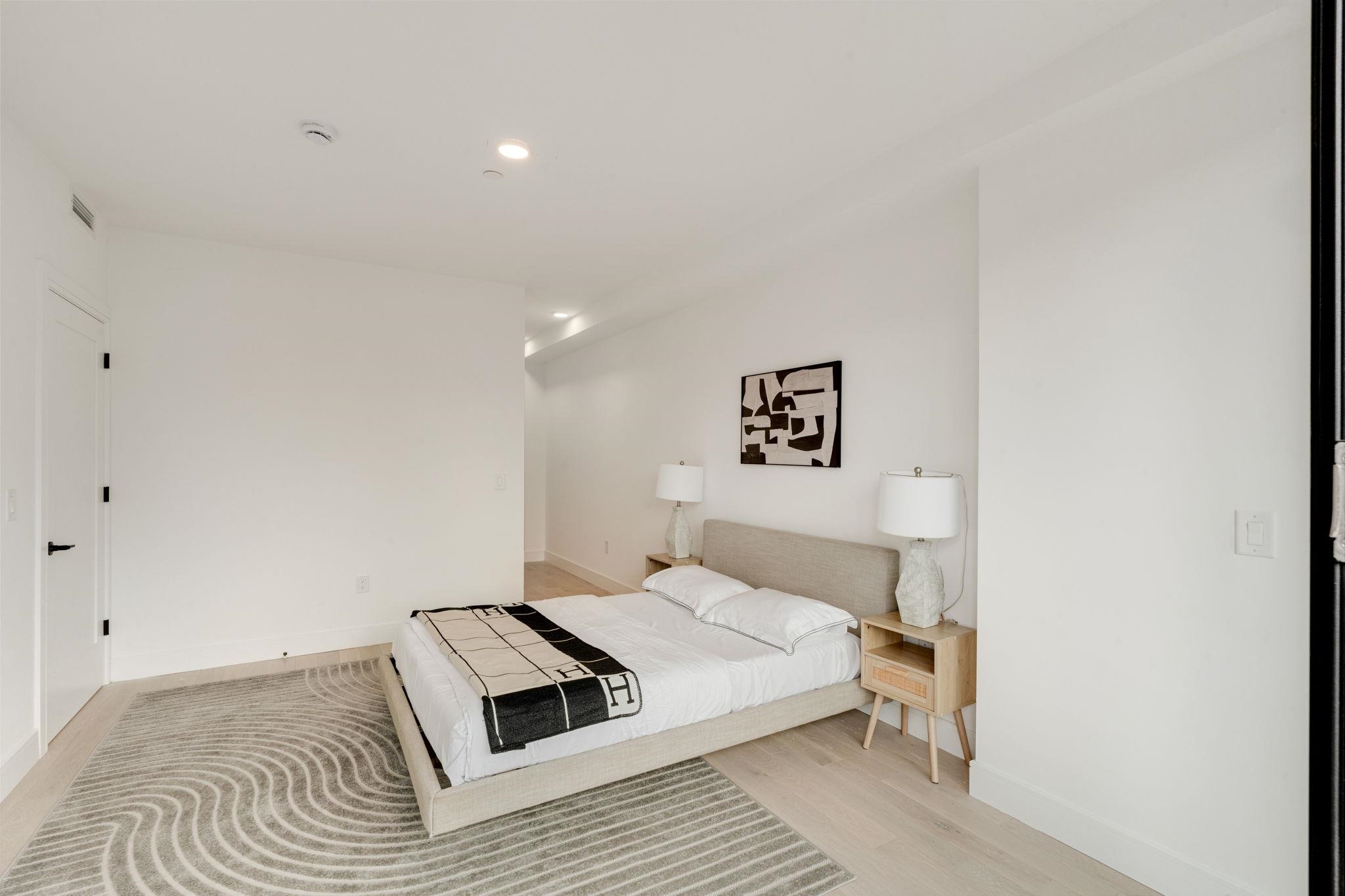 139 CHRISTOPHER COLUMBUS DR Unit: 601