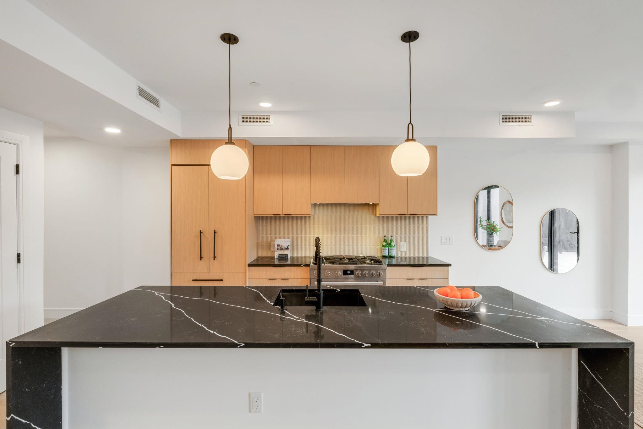 139 CHRISTOPHER COLUMBUS DR Unit: 601