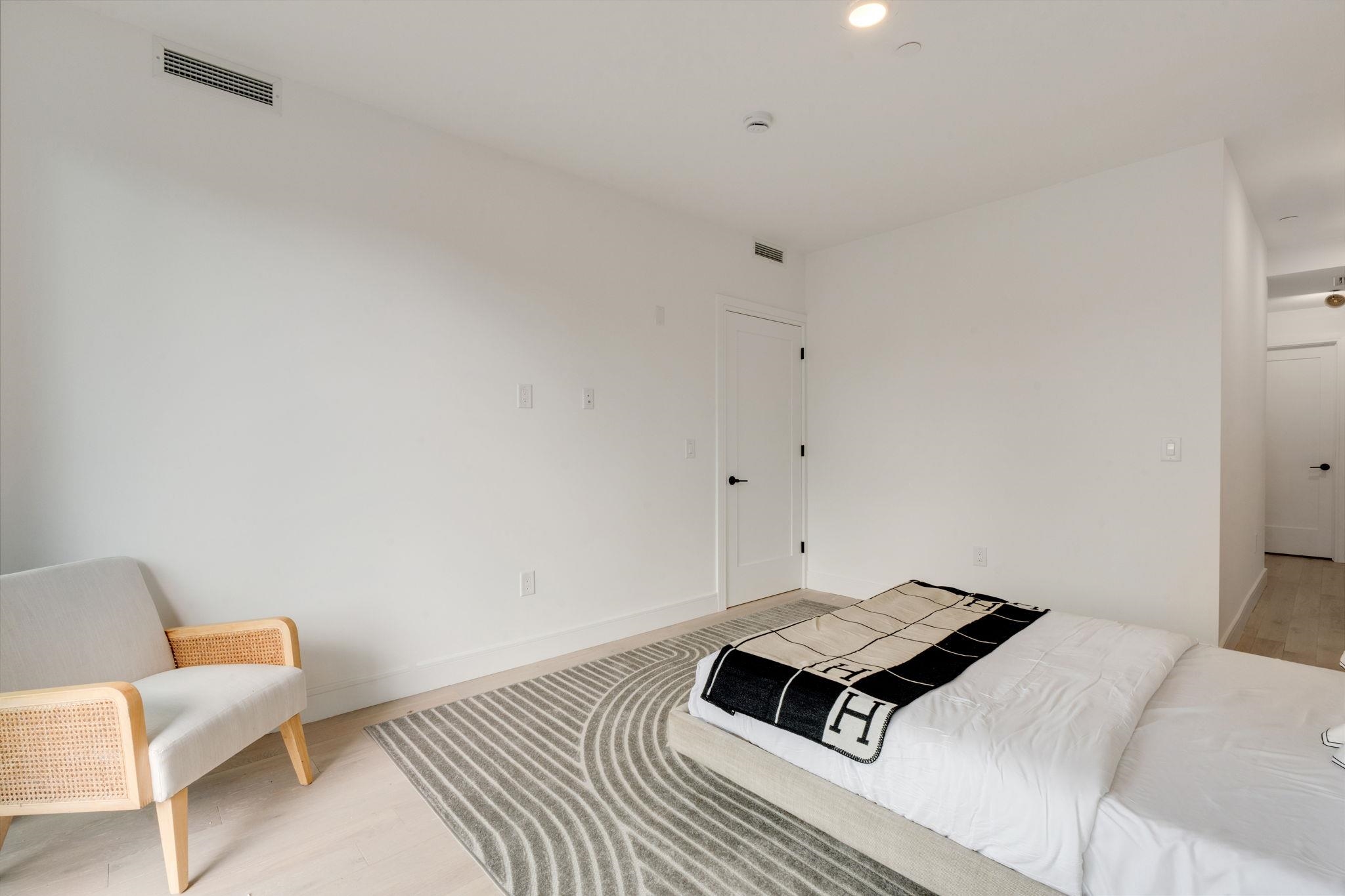 139 CHRISTOPHER COLUMBUS DR Unit: 601