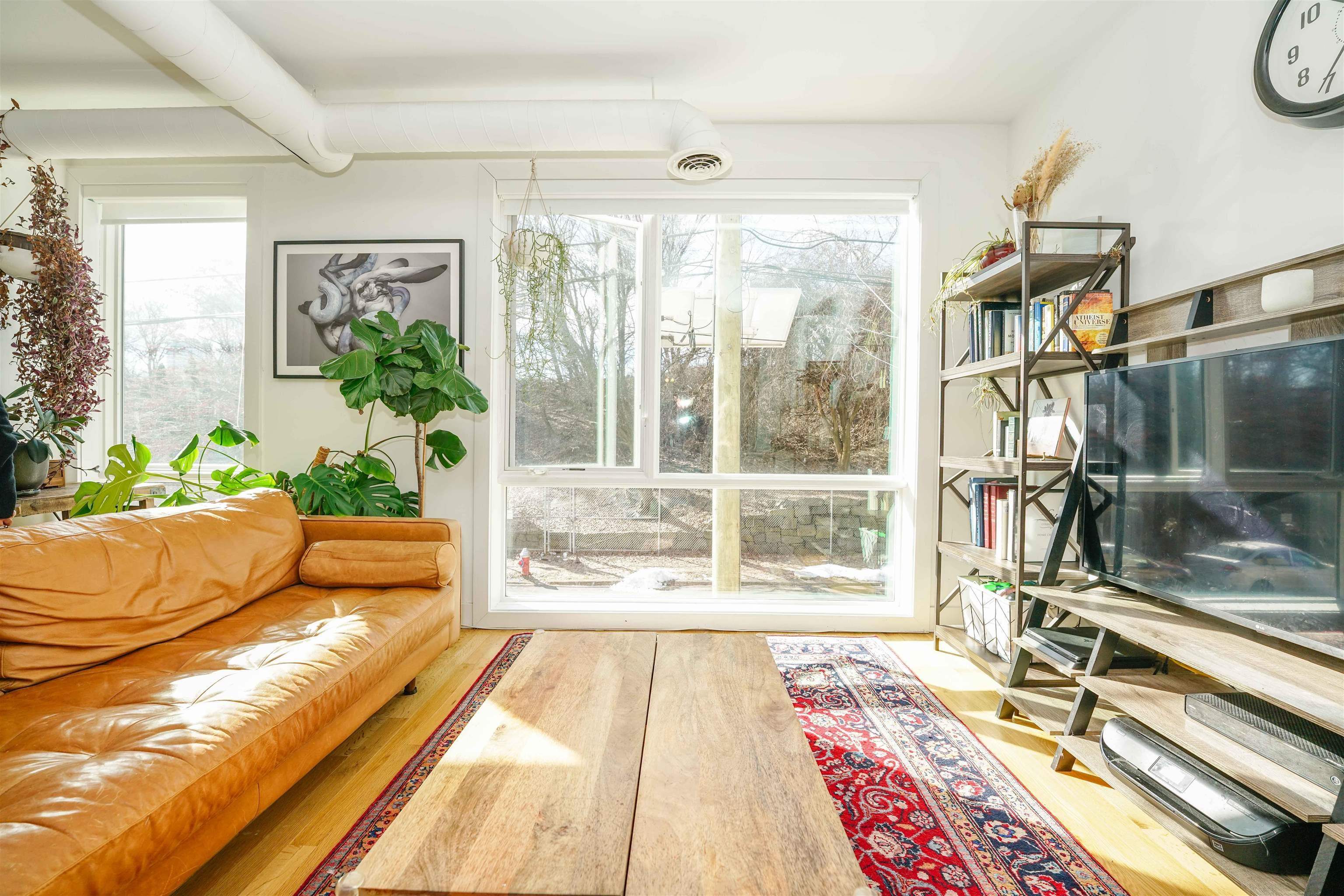 414 1ST ST Unit: 2