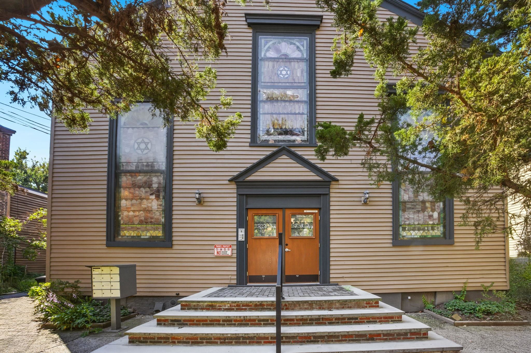 237-243 5TH ST Unit: 3