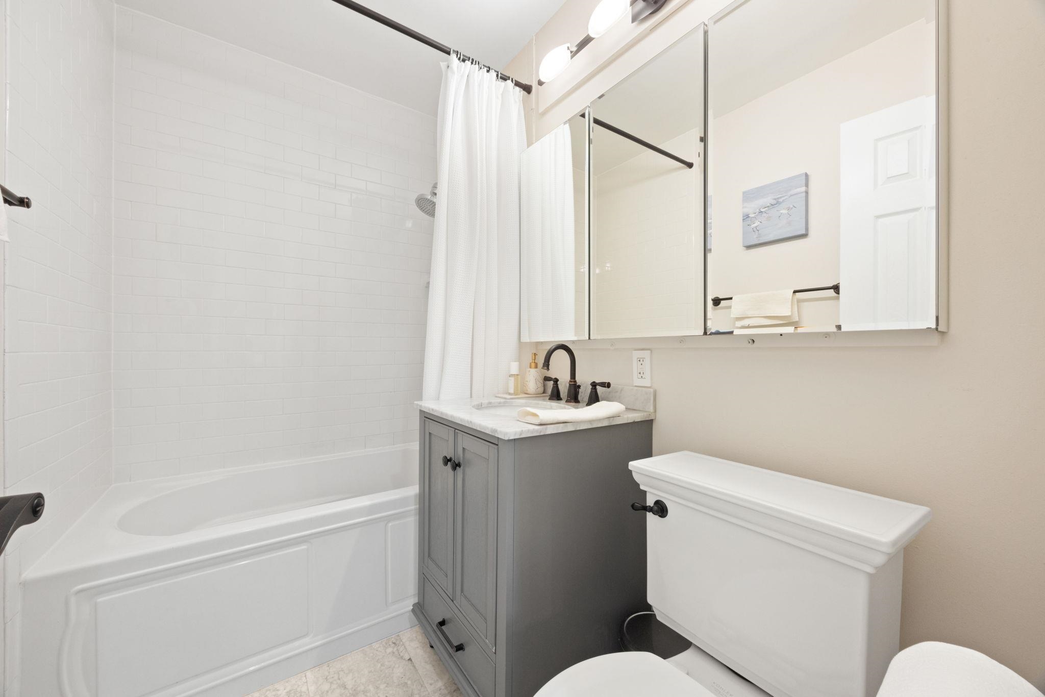 227 CHRISTOPHER COLUMBUS DR Unit: 307B