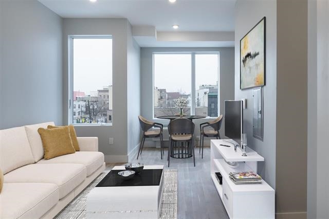 375 5TH ST Unit: 102