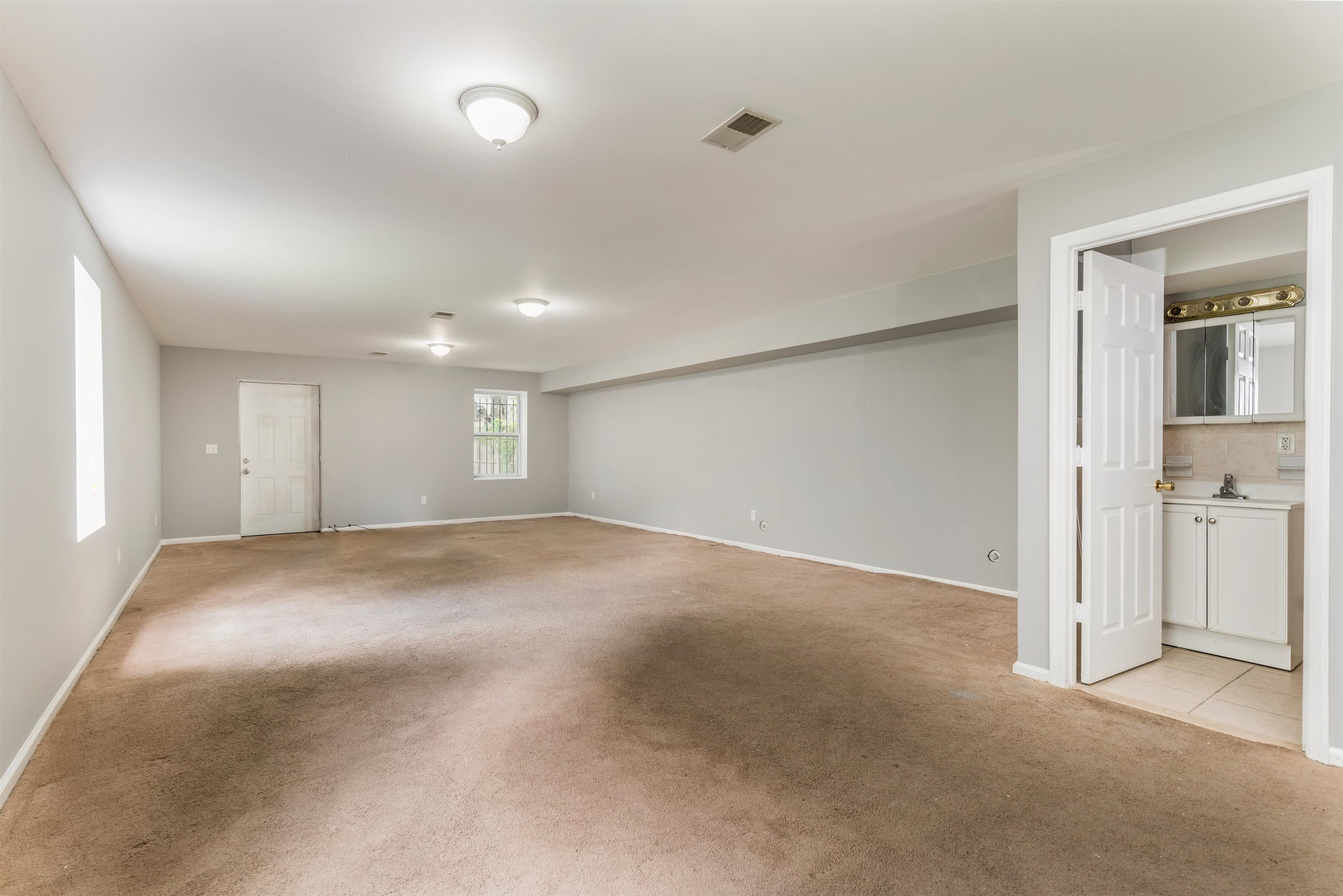 596 BRAMHALL AVE