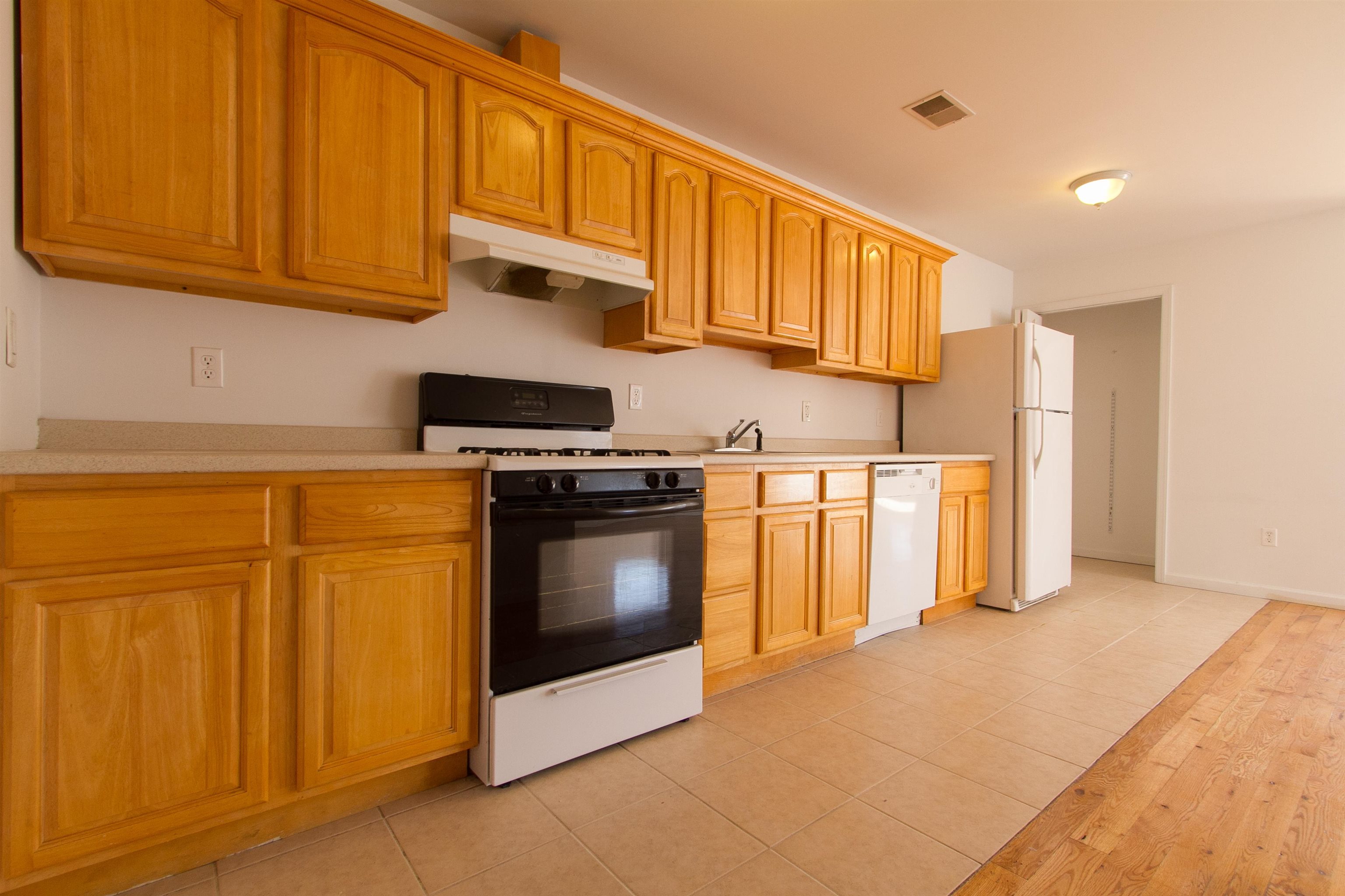 596 BRAMHALL AVE