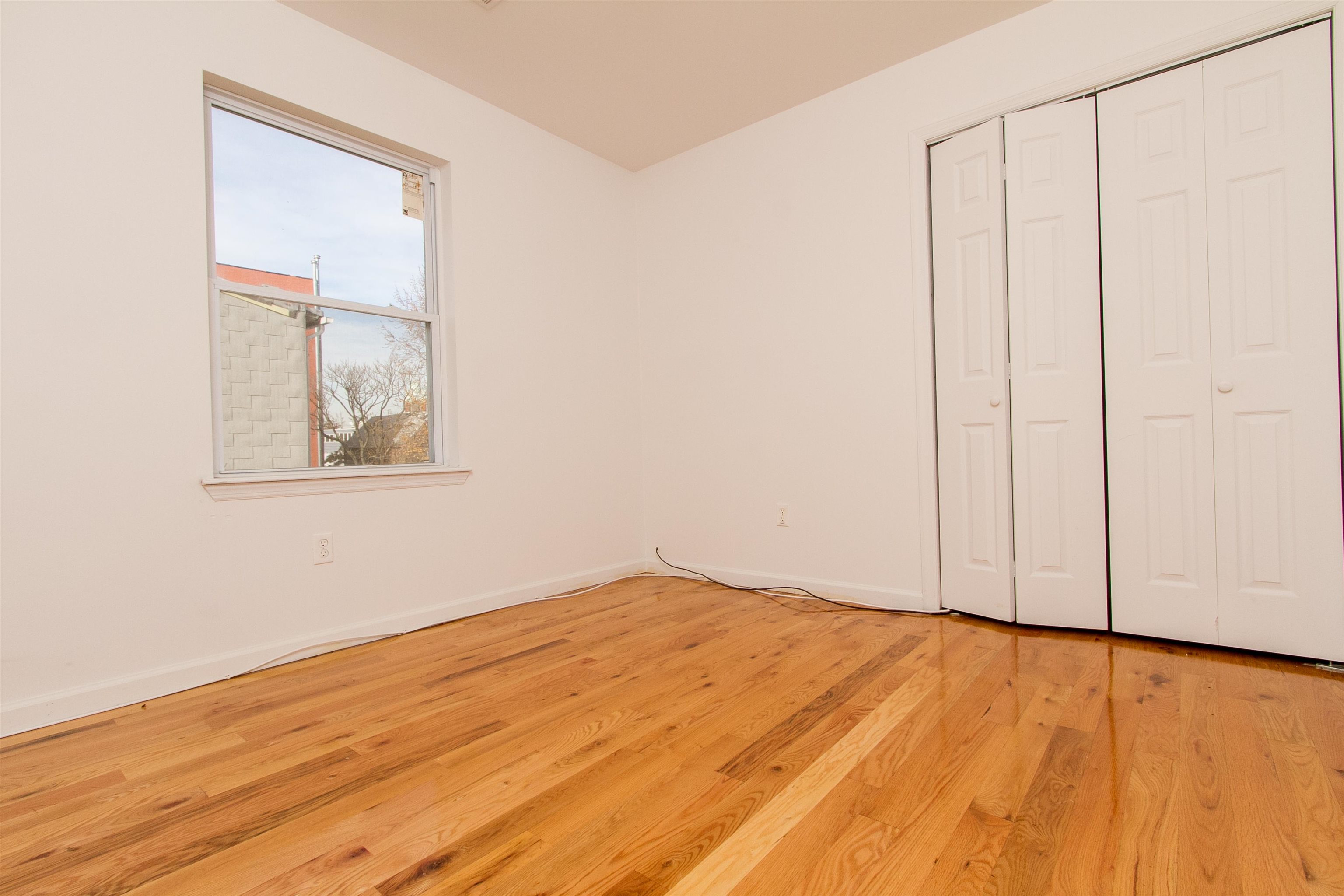 596 BRAMHALL AVE