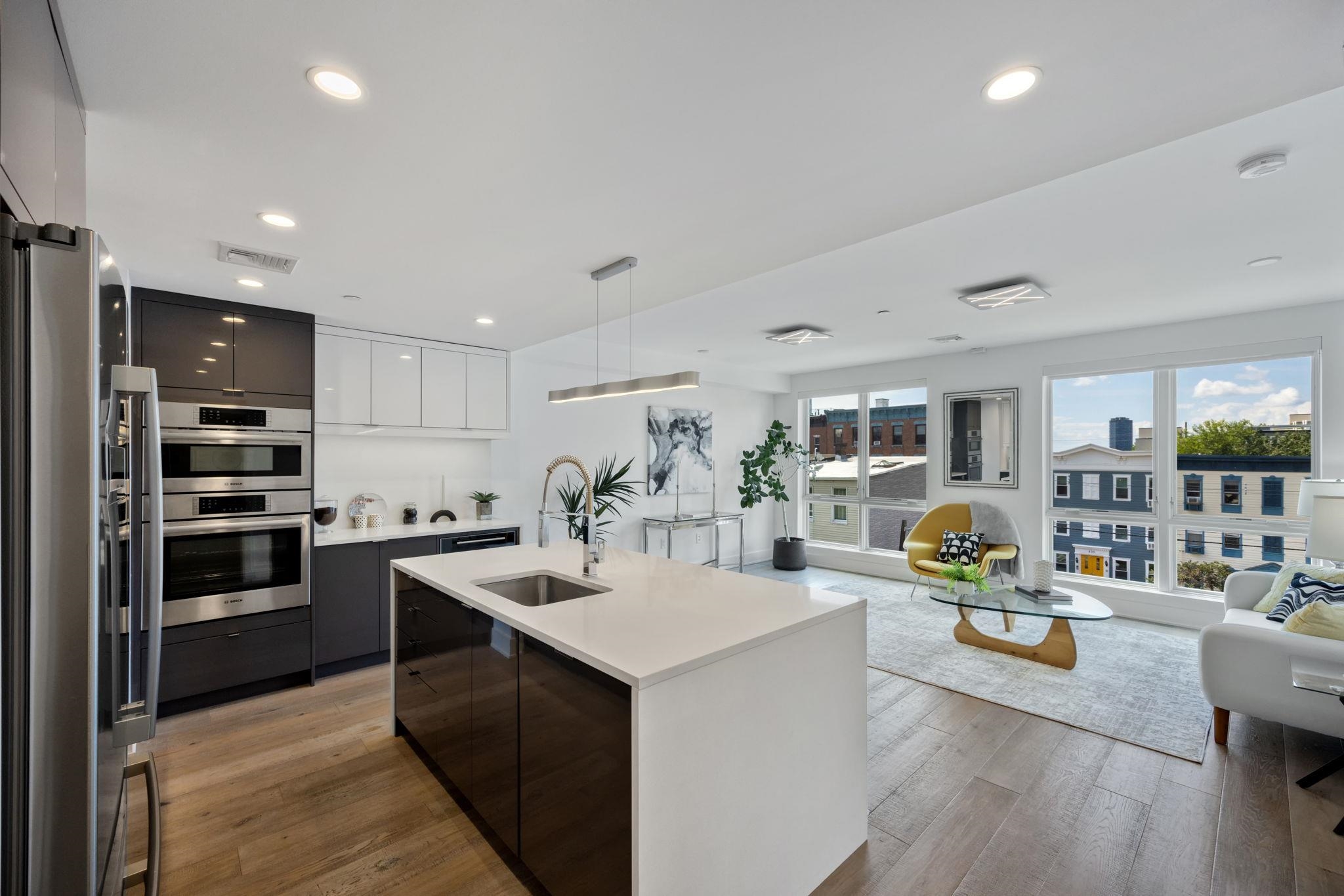 367 3RD ST Unit: 403