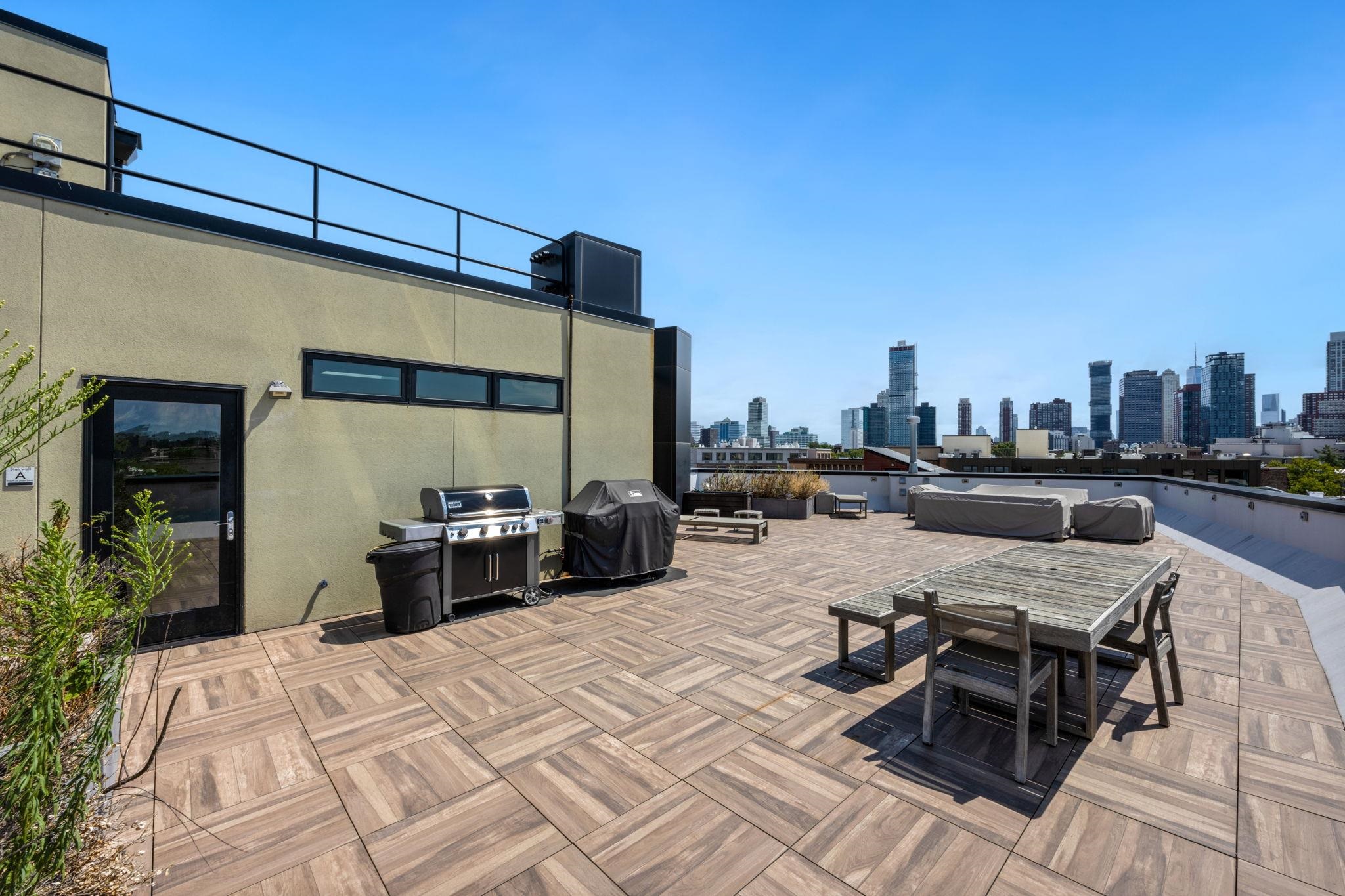 367 3RD ST Unit: 403