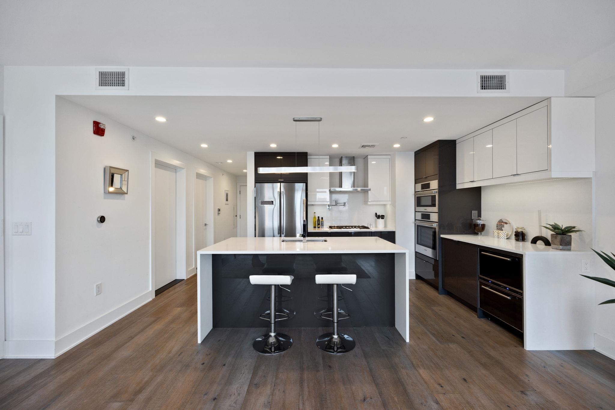 367 3RD ST Unit: 403