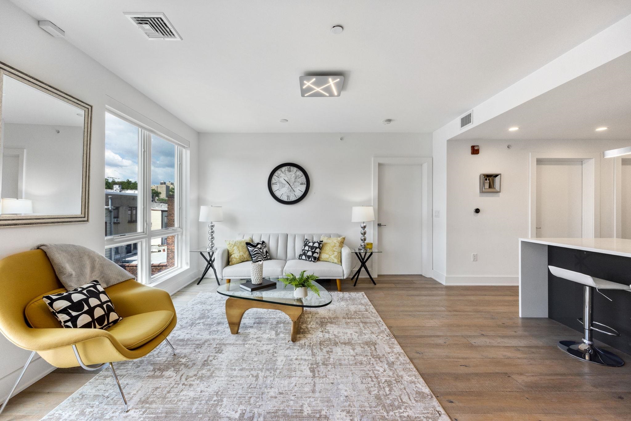 367 3RD ST Unit: 403