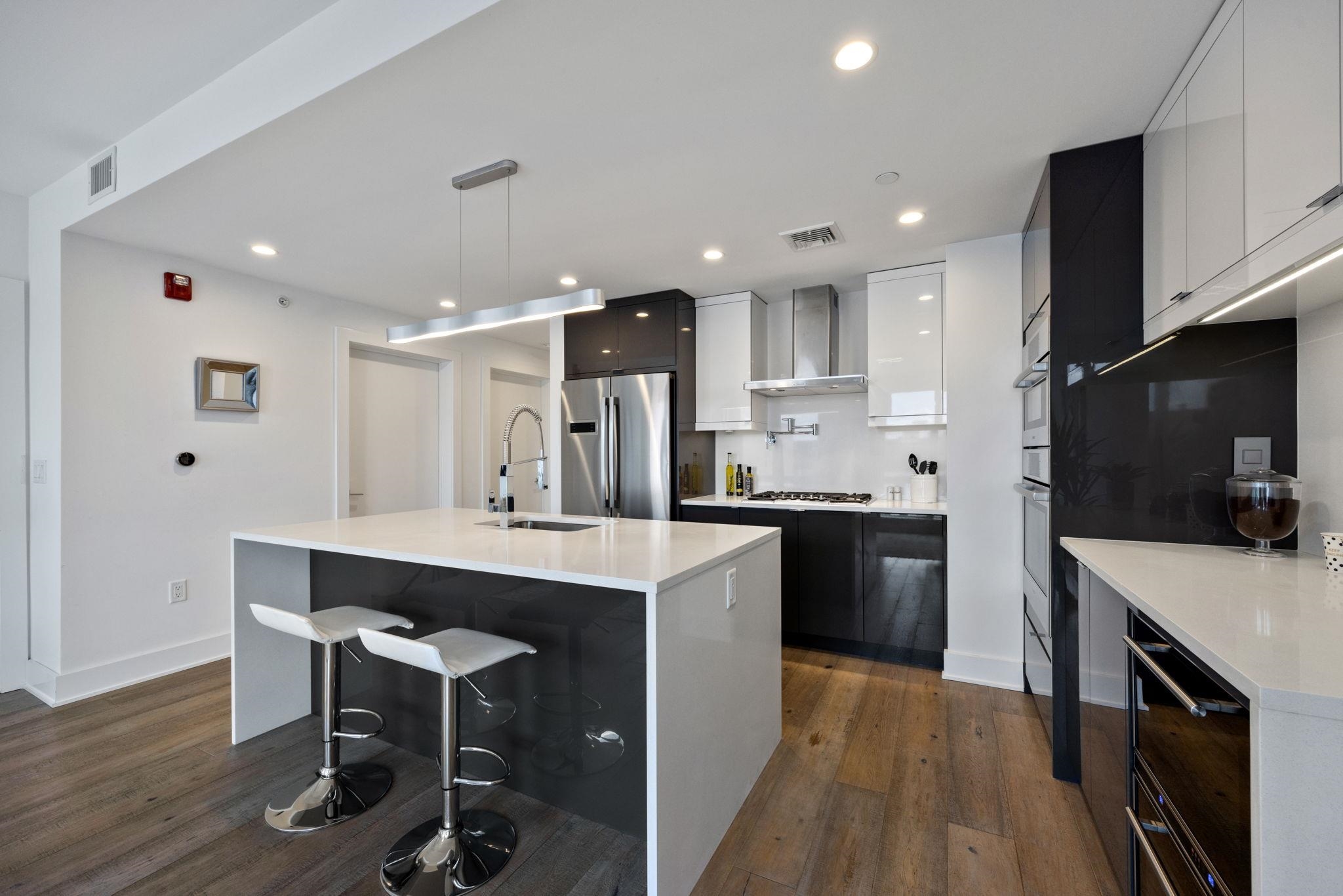 367 3RD ST Unit: 403