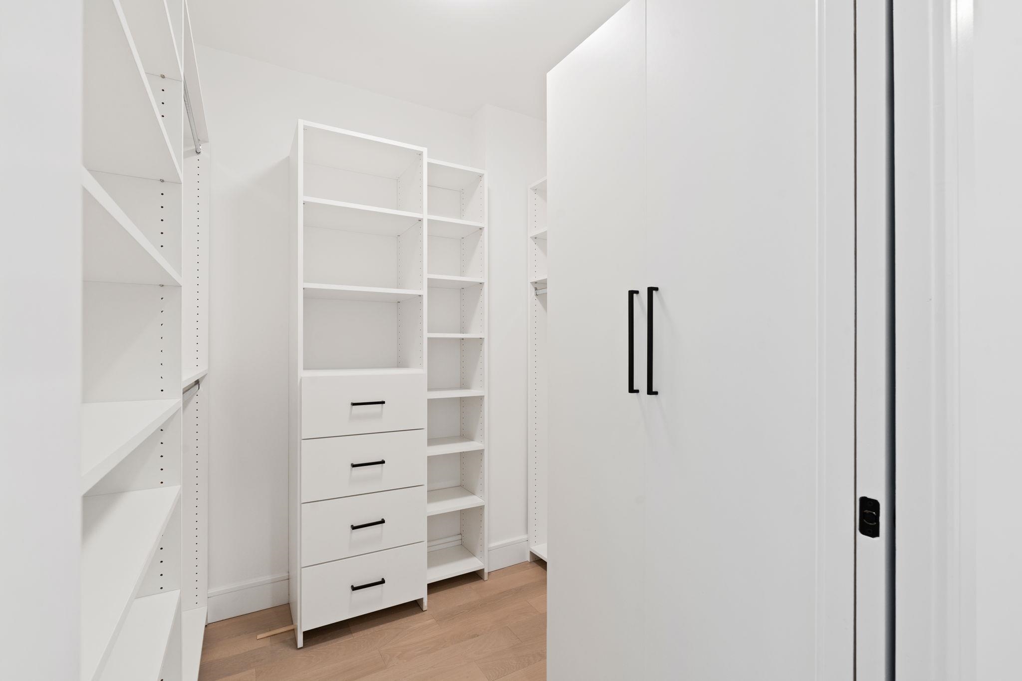 139 CHRISTOPHER COLUMBUS DR Unit: 201