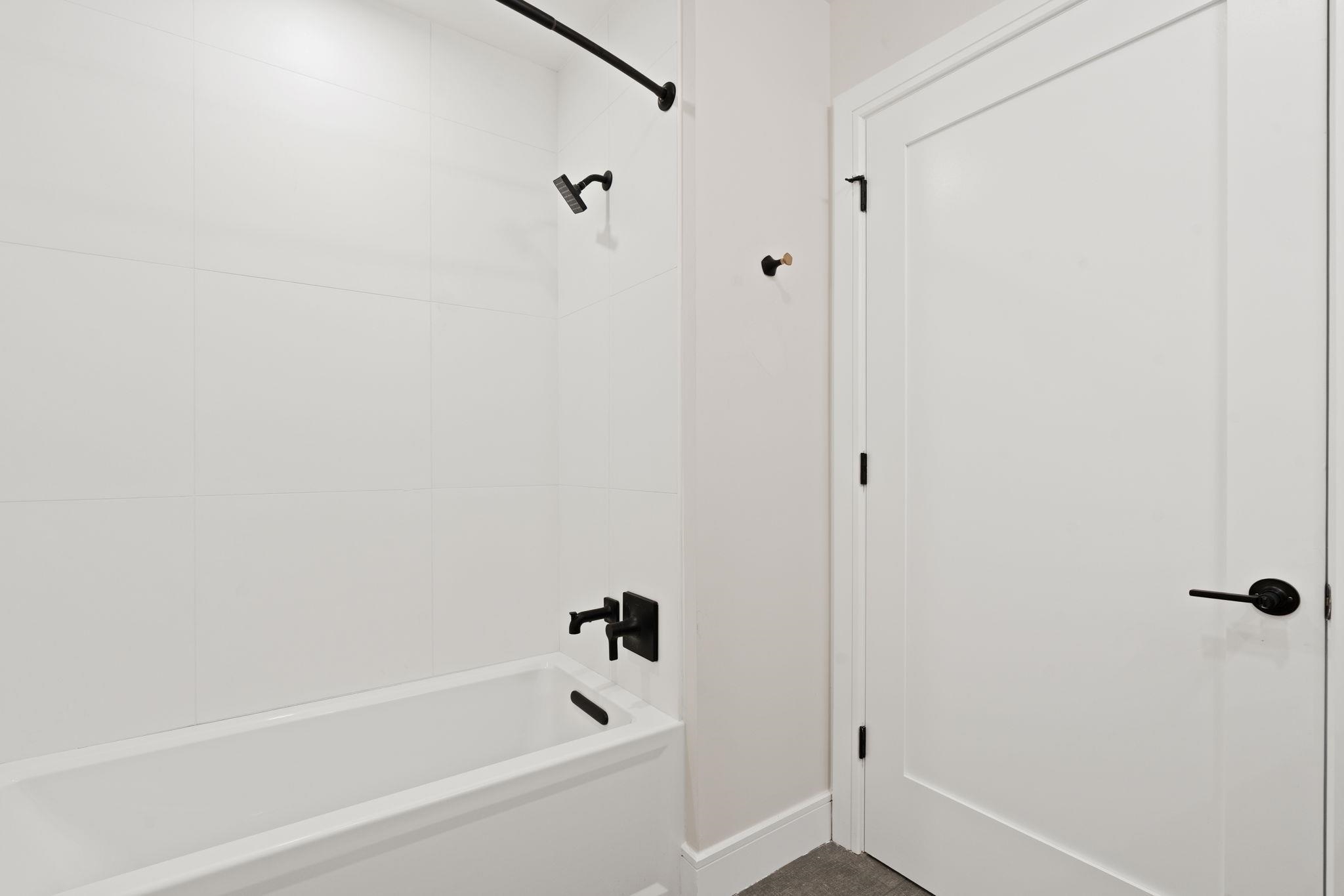 139 CHRISTOPHER COLUMBUS DR Unit: 201