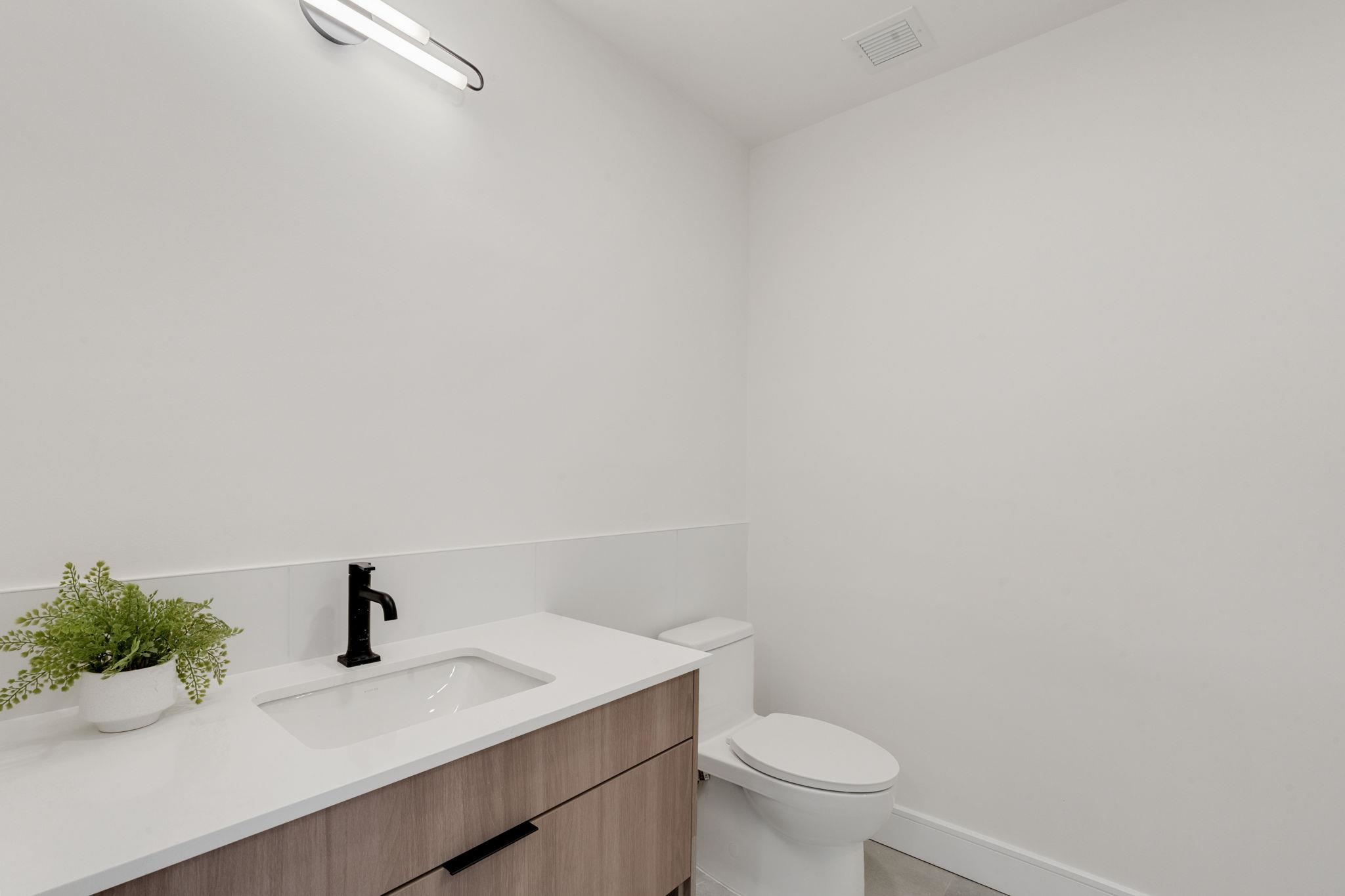 139 CHRISTOPHER COLUMBUS DR Unit: 409