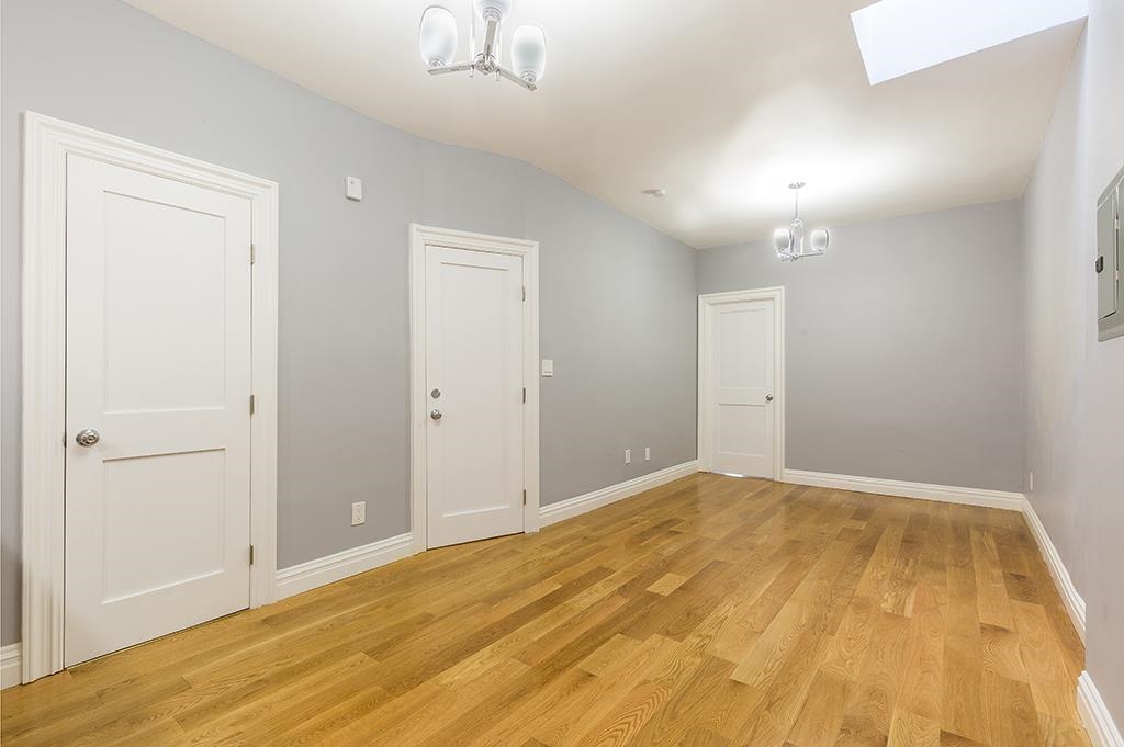 29 MILTON AVE