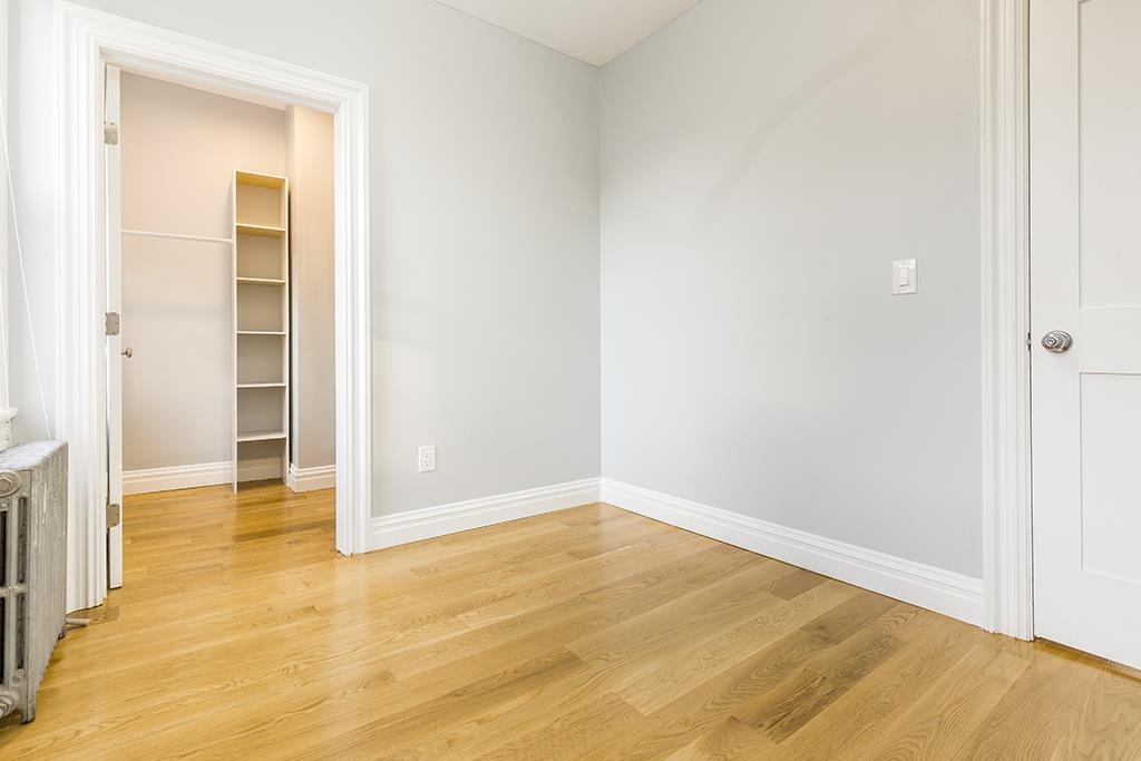 29 MILTON AVE