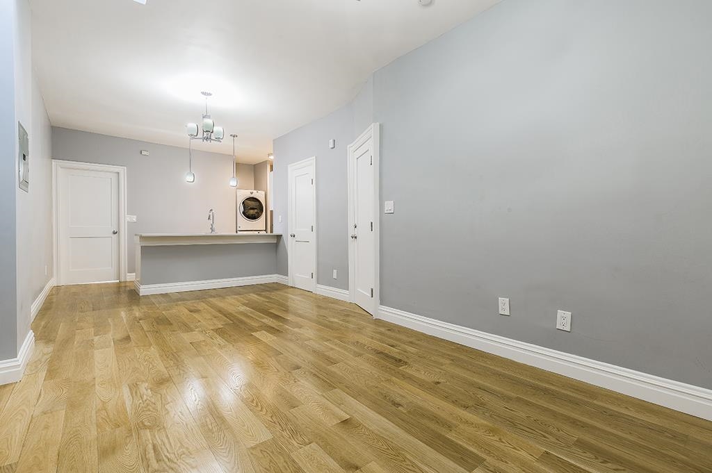 29 MILTON AVE