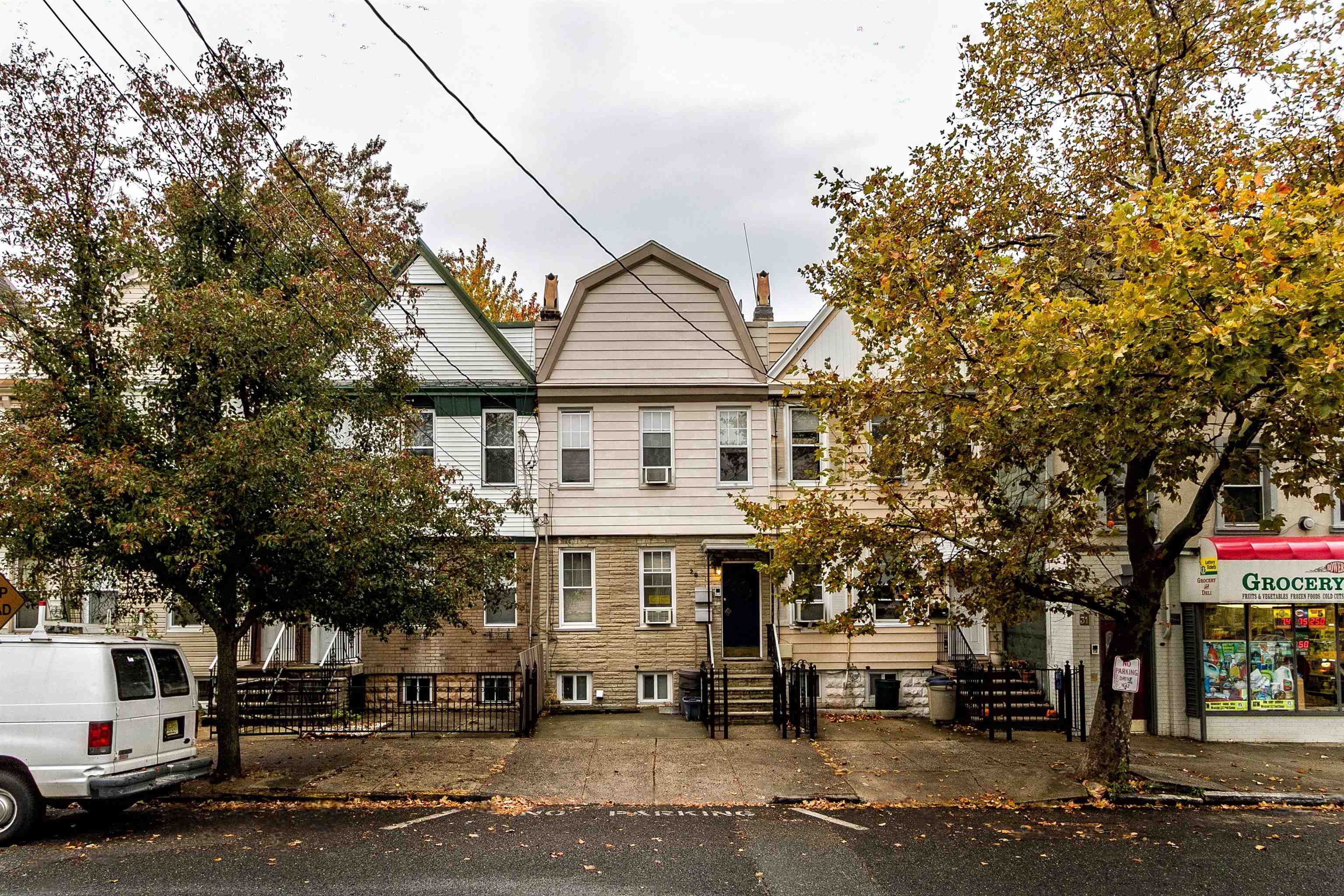 29 MILTON AVE