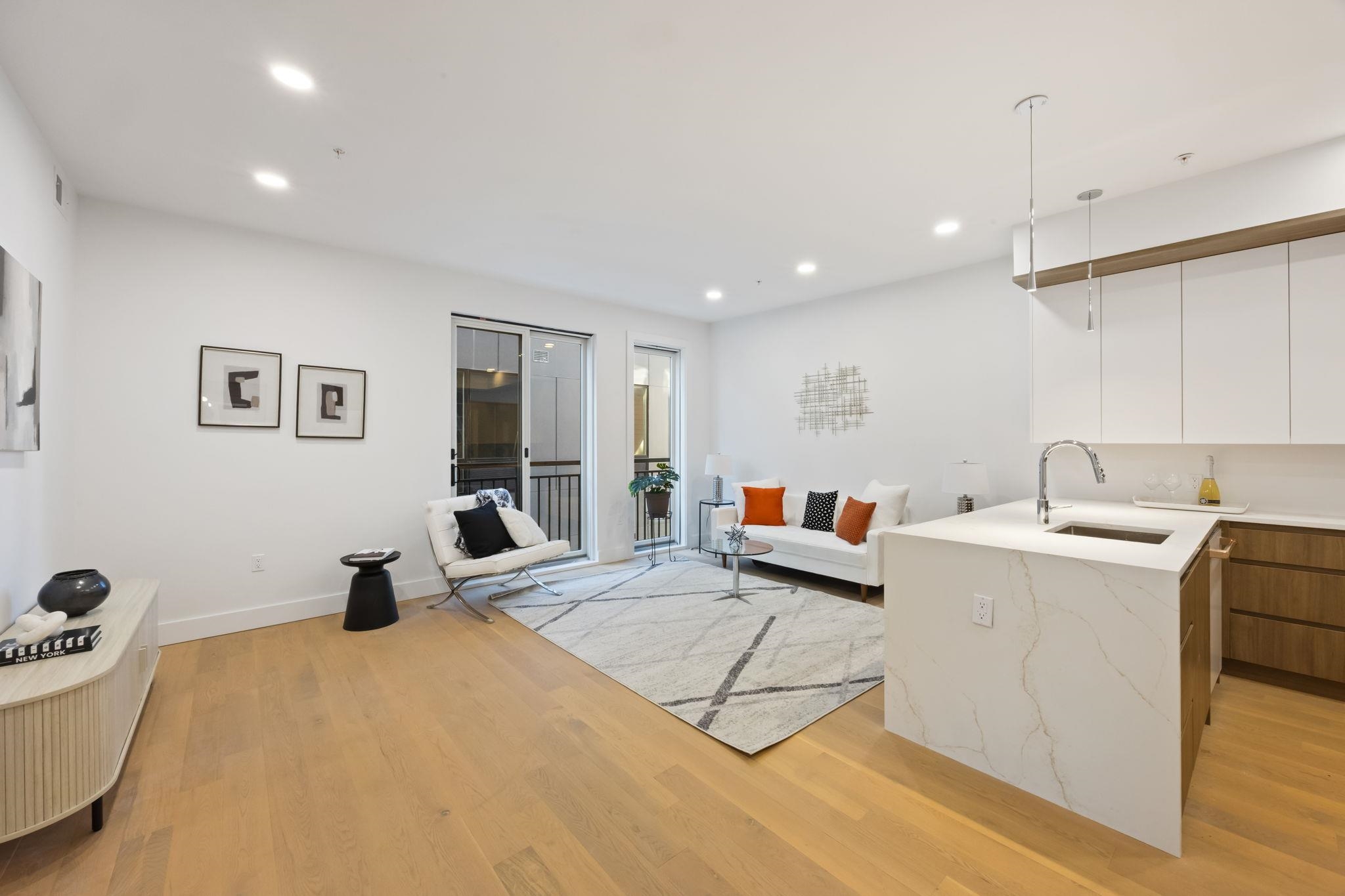 160 BRUNSWICK ST Unit: 204