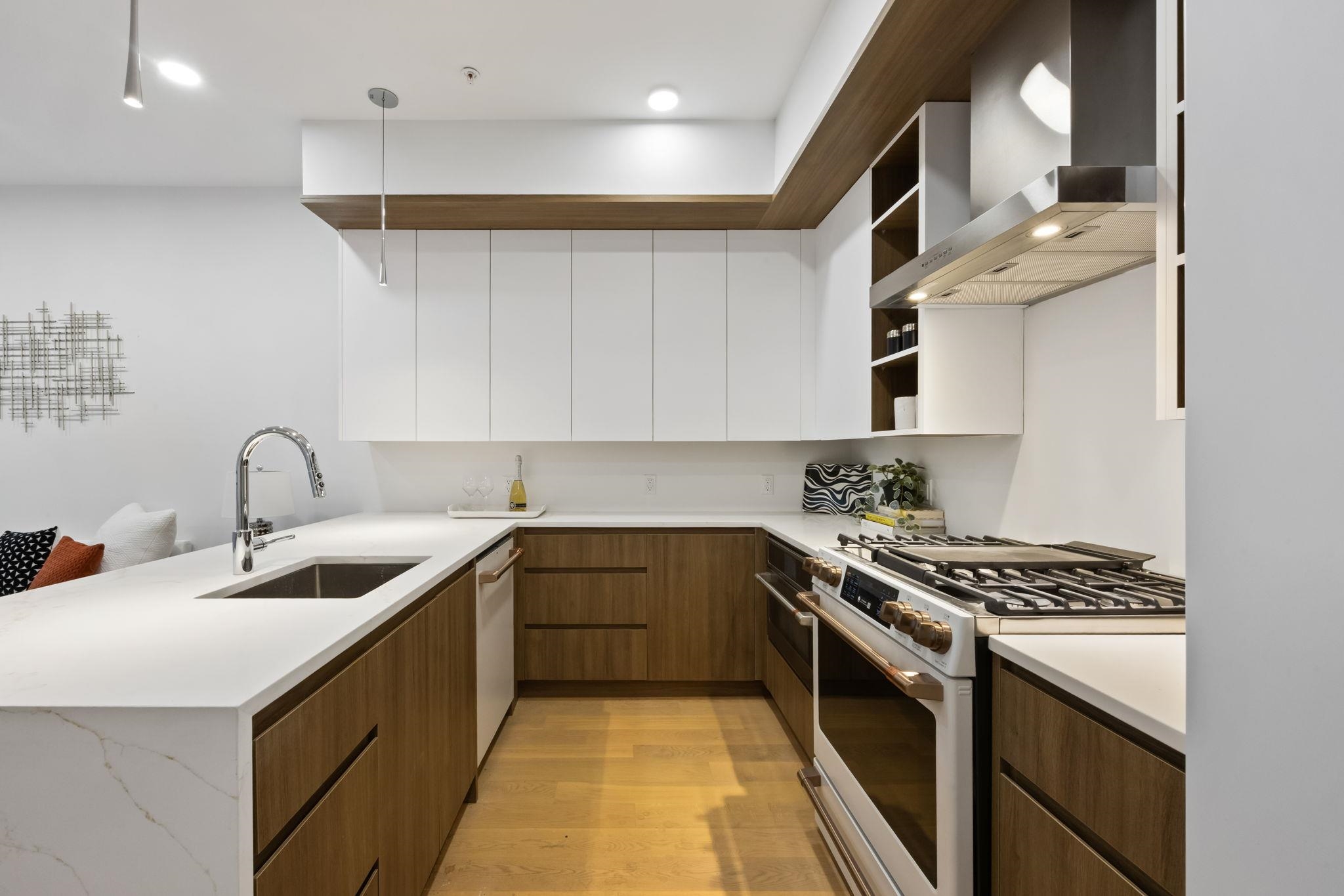 160 BRUNSWICK ST Unit: 204