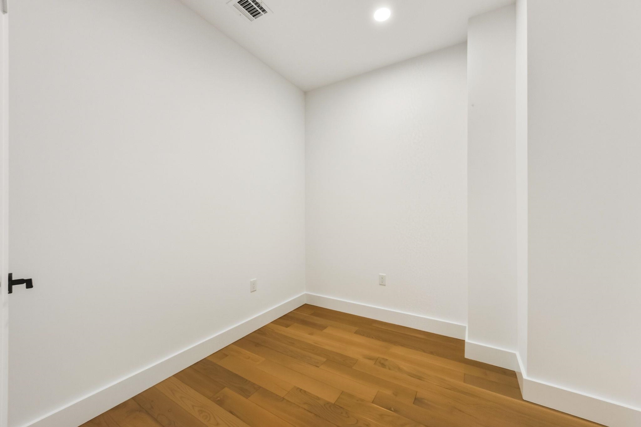 160 BRUNSWICK ST Unit: 401