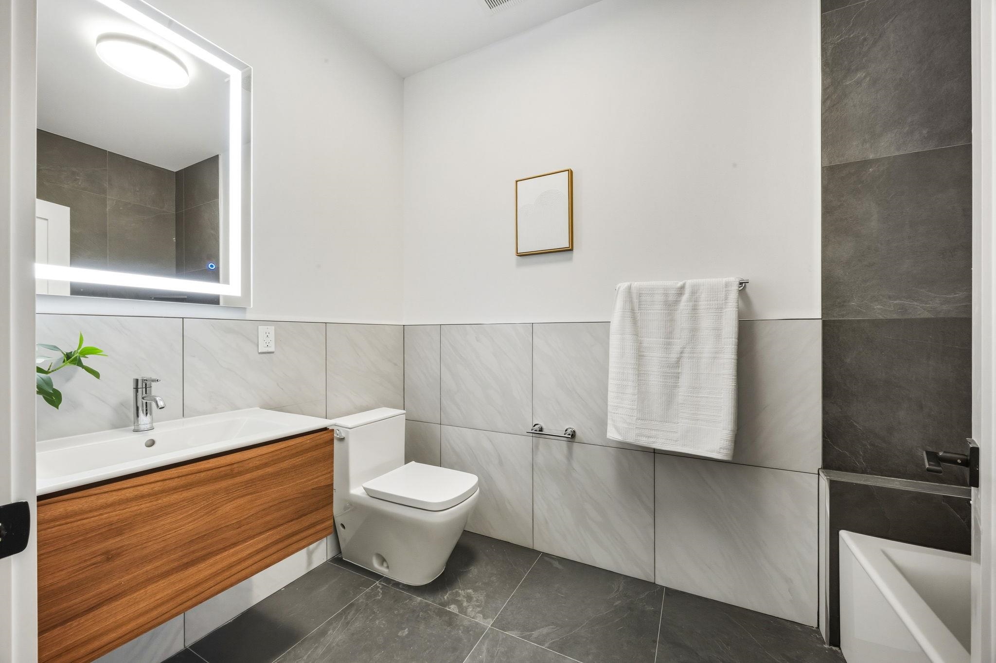 160 BRUNSWICK ST Unit: 401