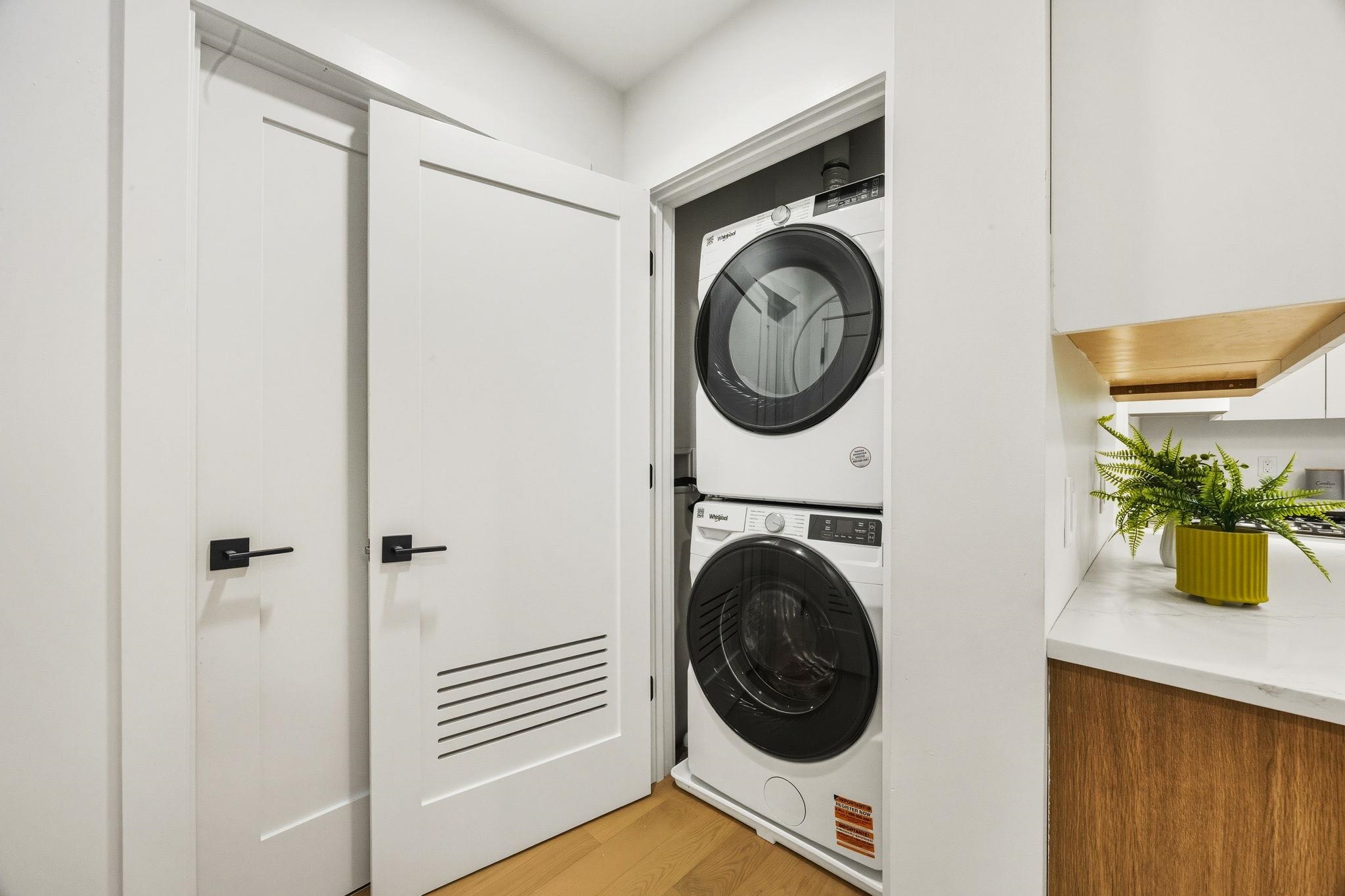160 BRUNSWICK ST Unit: 401